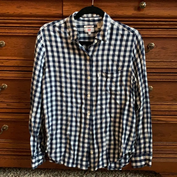 Levi’s Gingham Boyfriend Fit Button Down Shirt - Picture 2 of 5